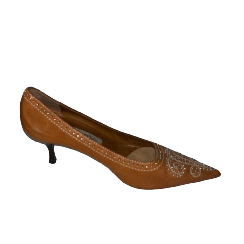 Ballin tan pumps with studs.